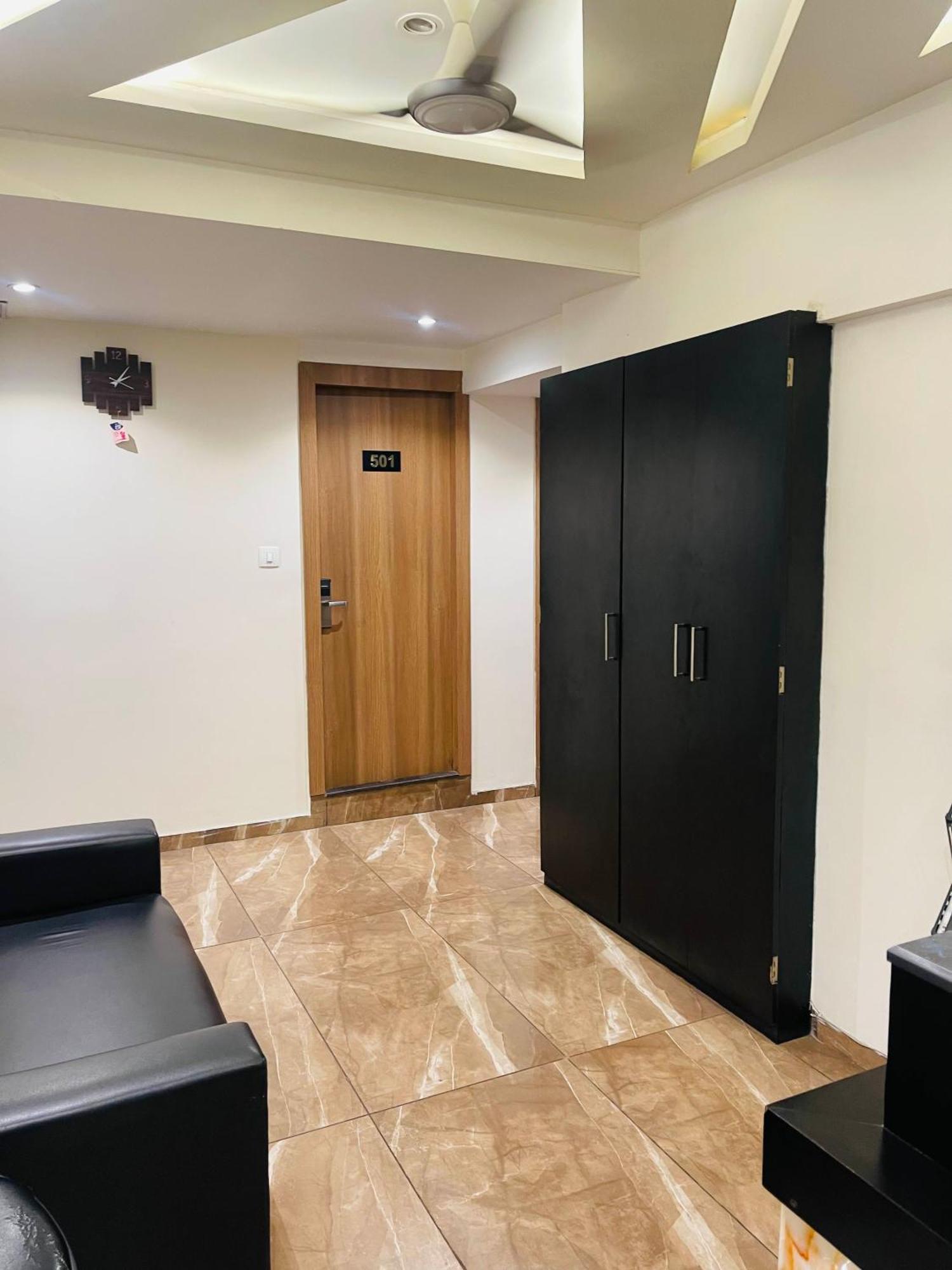 Hotel Black Burn Mumbai  Buitenkant foto