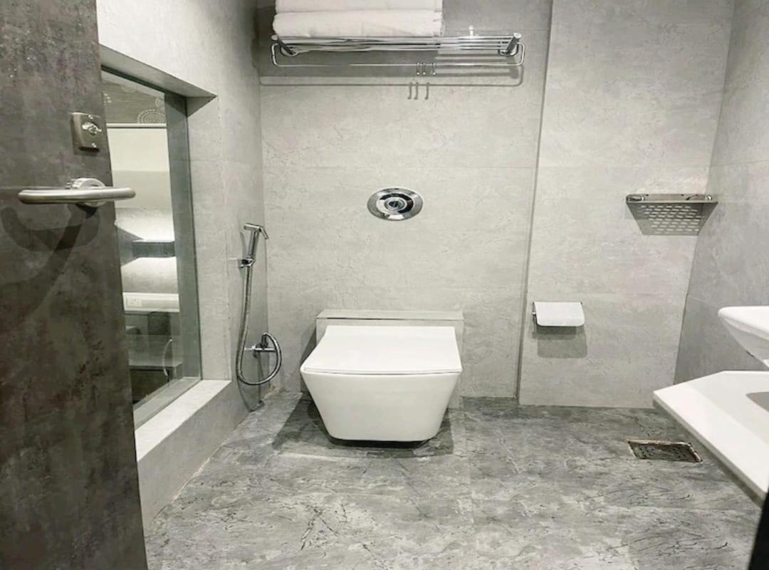 Hotel Black Burn Mumbai  Buitenkant foto