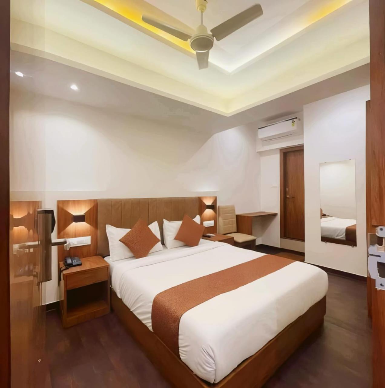 Hotel Black Burn Mumbai  Buitenkant foto